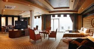 Отель Royal Casino SPA & Hotel Resort Рига Люкс «Версаче» c правом посещения тренажерного зала-9